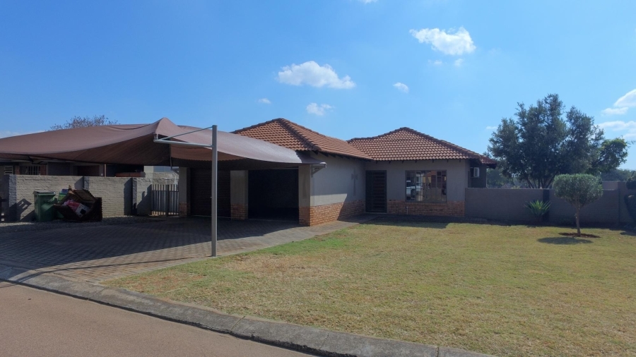3 Bedroom Property for Sale in Hexrivier Lifestyle Estate North West